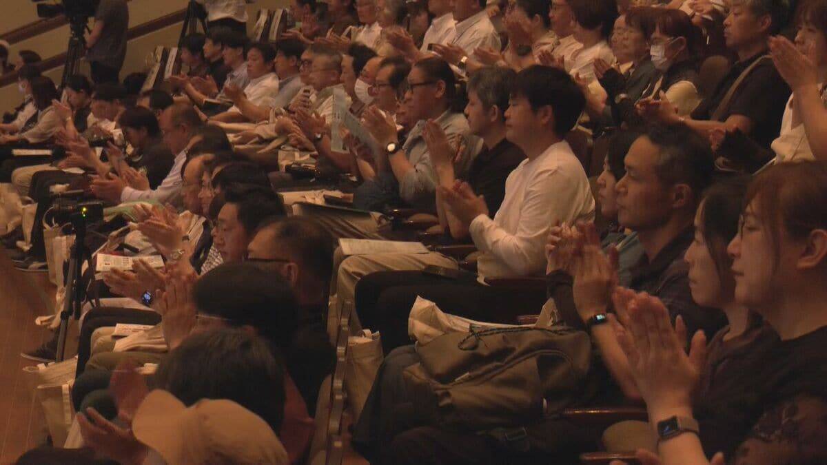 岐阜･江崎知事｢林業の再構築 資源としての利活用を発信したい｣ 高校生らによるトークショーも 第10回｢山の日｣記念全国大会 岐阜･高山市で初開催