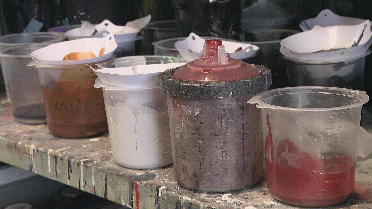 ｢仕事できるの？って…｣ 車の塗装作業に打撃 シンナー価格1.7倍 在庫もあと2週間 イラン情勢で石油由来の資材が不足