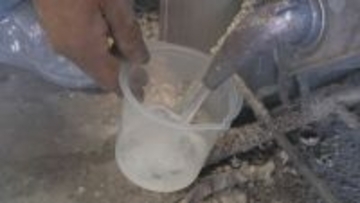 ｢仕事できるの？って…｣ 車の塗装作業に打撃 シンナー価格1.7倍 在庫もあと2週間 イラン情勢で石油由来の資材が不足