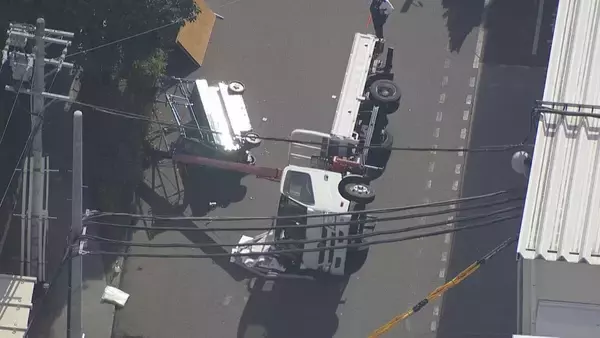 荷おろし作業中にクレーン車が横転…車の外でクレーン車を操作していた48歳の男性が下敷きになり死亡 岐阜・各務原市