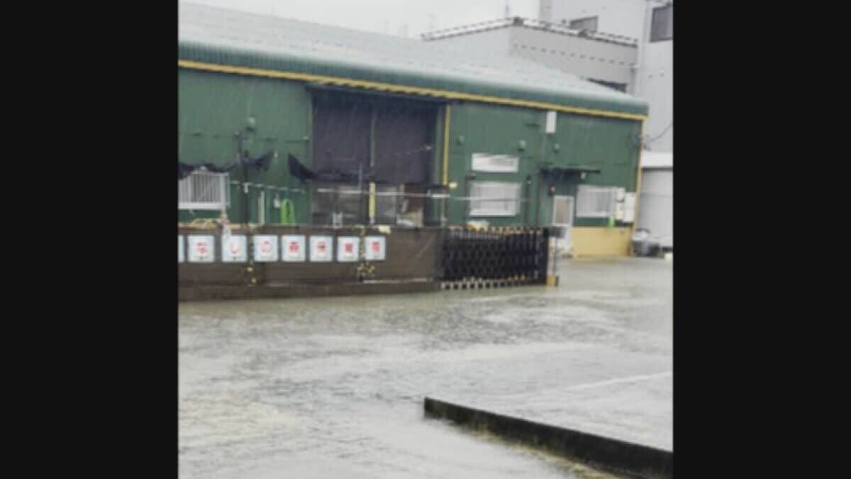 9月8日の名古屋の豪雨 保育園に迫る雨水…保育士が園児を抱え隣の電気設備会社へ  日頃から連携し訓練実る  園児たち｢助けてくれてありがとう｣　