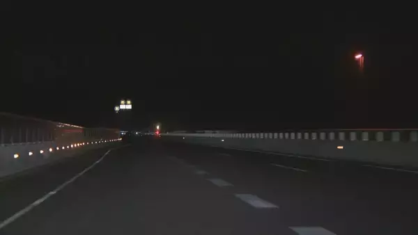 「愛知・瀬戸市の東海環状道で乗用車が横転、運転手の30代位の女性が重体　同乗の男女3人も病院に搬送される　」の画像