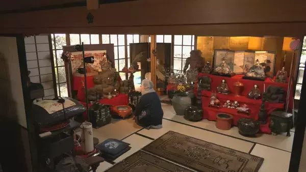「桃の節句を前に｢おひな様展｣ 江戸時代から明治時代に作られた貴重な人形が古民家を彩る 岐阜･下呂市の“銀花荘”」の画像
