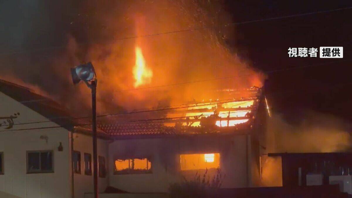「人が刺され、ガソリンがまかれ火事になっている」と通報 ケーキ店で火事 ２人が死亡、３人が搬送　岐阜・本巣市
