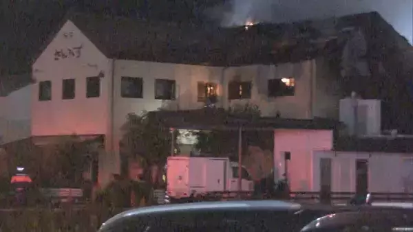 「「人が刺され、ガソリンがまかれ火事になっている」と通報 ケーキ店で火事 ２人が死亡、３人が搬送　岐阜・本巣市」の画像