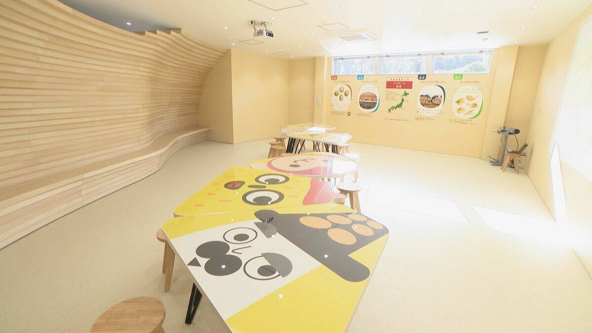 中部初｢湖池屋｣新工場完成 1時間に約2万5千袋のポテトチップス生産 CM出演の中島健人さん｢パッケージの生産工場の欄に注目してしまう｣ 岐阜･海津市