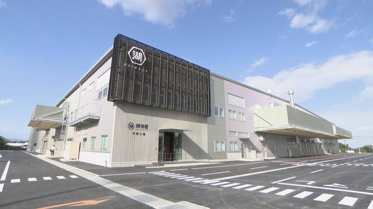 中部初｢湖池屋｣新工場完成 1時間に約2万5千袋のポテトチップス生産 CM出演の中島健人さん｢パッケージの生産工場の欄に注目してしまう｣ 岐阜･海津市