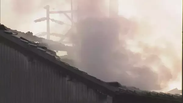 「岐阜市で住宅火災 2階のストーブが原因か…出火当時 親子は1階に 91歳女性ら3人搬送 消火活動中だった近所の男性も」の画像