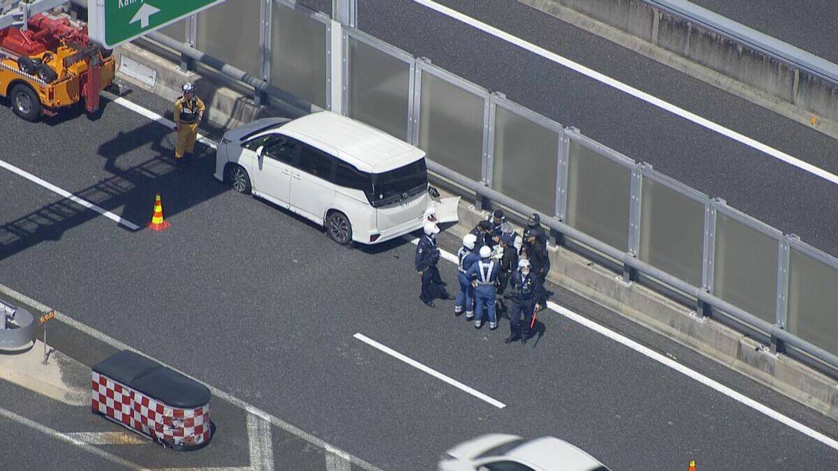 高速道路高架下の路上で倒れていた男性が死亡 現場の上は「名古屋南JCT」で１台の白い車が放置された状態に 名古屋・緑区