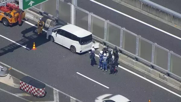 「高速道路高架下の路上で倒れていた男性が死亡 現場の上は「名古屋南JCT」で１台の白い車が放置された状態に 名古屋・緑区」の画像