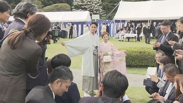 園遊会に出席した“りくりゅう” ここでも仲良く…木原選手が三浦選手の帯をなおす場面が 両陛下から激励のお言葉も