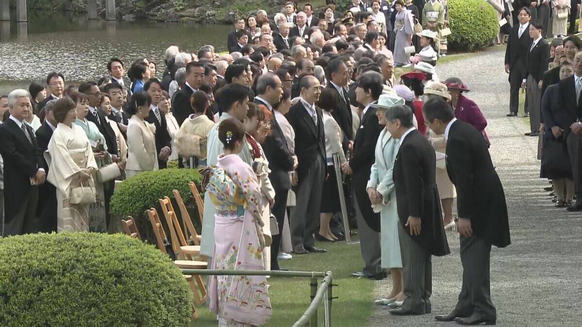 園遊会に出席した“りくりゅう” ここでも仲良く…木原選手が三浦選手の帯をなおす場面が 両陛下から激励のお言葉も