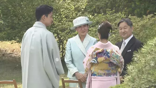 「園遊会に出席した“りくりゅう” ここでも仲良く…木原選手が三浦選手の帯をなおす場面が 両陛下から激励のお言葉も」の画像