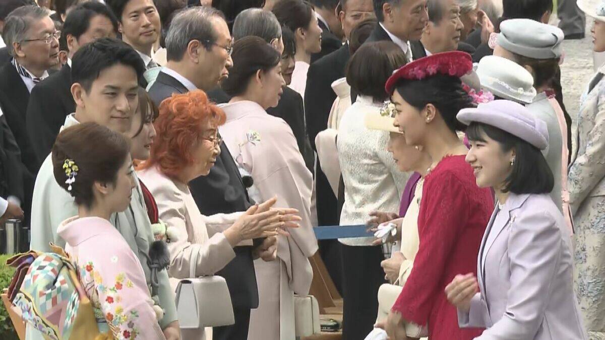 園遊会に出席した“りくりゅう” ここでも仲良く…木原選手が三浦選手の帯をなおす場面が 両陛下から激励のお言葉も