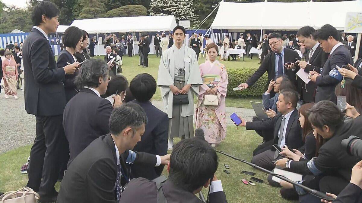 園遊会に出席した“りくりゅう” ここでも仲良く…木原選手が三浦選手の帯をなおす場面が 両陛下から激励のお言葉も