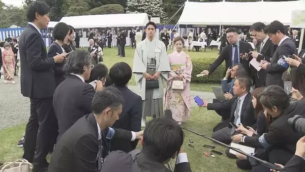 「園遊会に出席した“りくりゅう” ここでも仲良く…木原選手が三浦選手の帯をなおす場面が 両陛下から激励のお言葉も」の画像