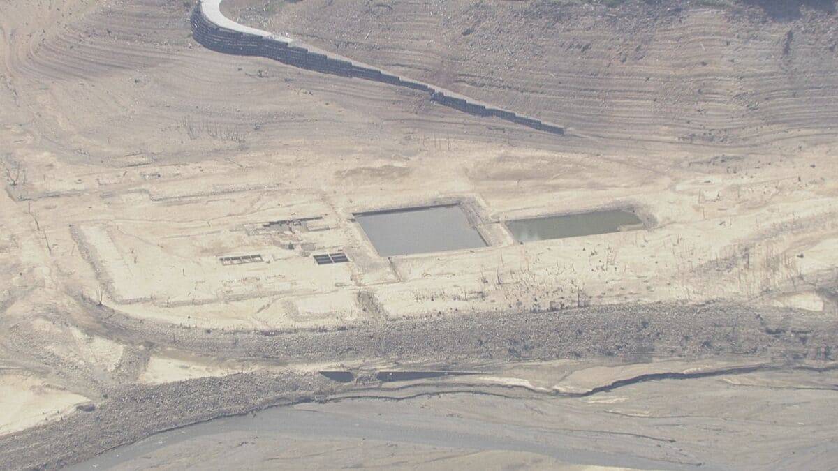記録的渇水で“沈んだ集落”が出現… 岐阜･白川村の御母衣ダム 近くのキャンプ場にも水位低下の影響が
