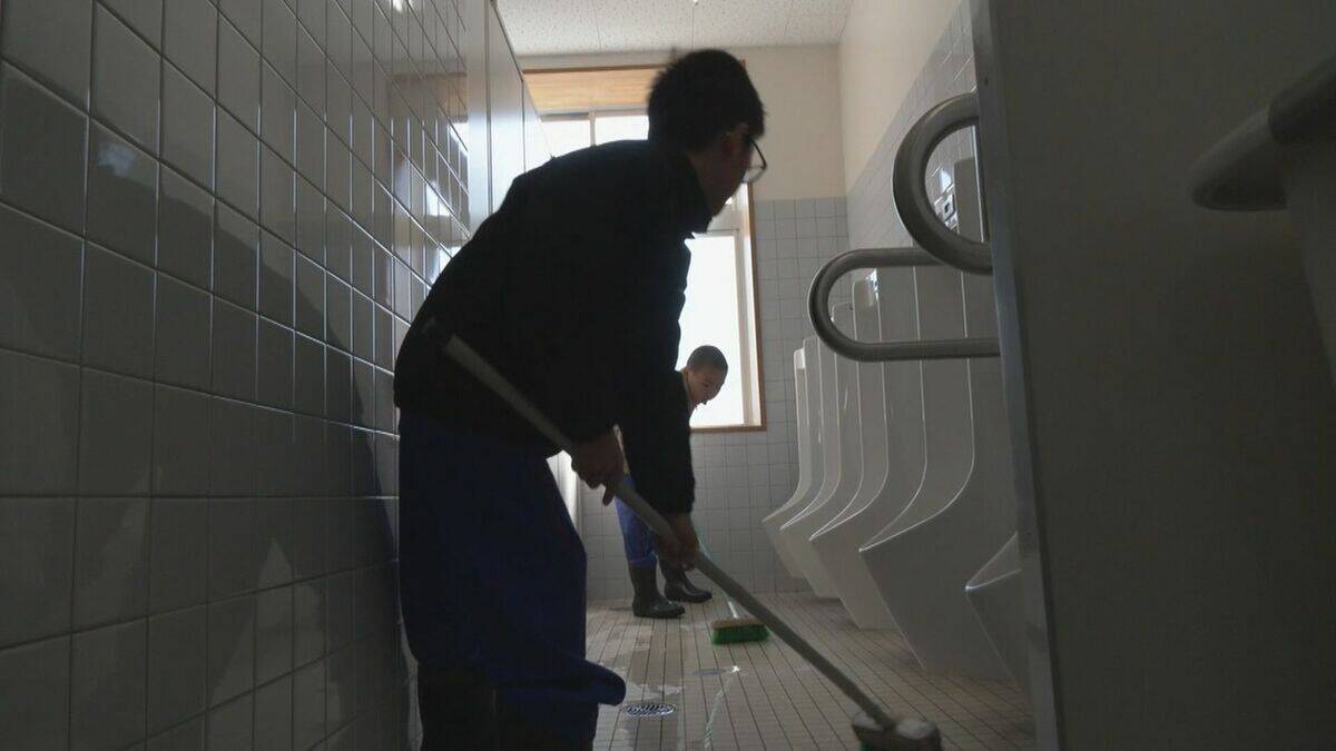 カラカラ天気いつまで…小学校で節水対策 給食は“盛り合わせ”で食器を減らす 水の使用量“2割減”でも｢通常の給食出せない心配も｣ 愛知･田原市