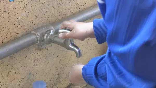 「カラカラ天気いつまで…小学校で節水対策 給食は“盛り合わせ”で食器を減らす 水の使用量“2割減”でも｢通常の給食出せない心配も｣ 愛知･田原市」の画像