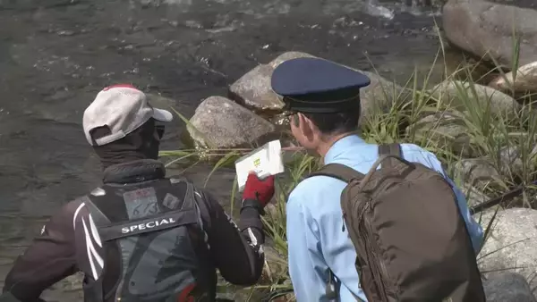 「アユ釣り解禁日に警察や地元のアユ釣り名人が水難事故防止を呼びかけ 同日に川で釣り人が転倒し足をケガ 岐阜・下呂市の馬瀬川」の画像