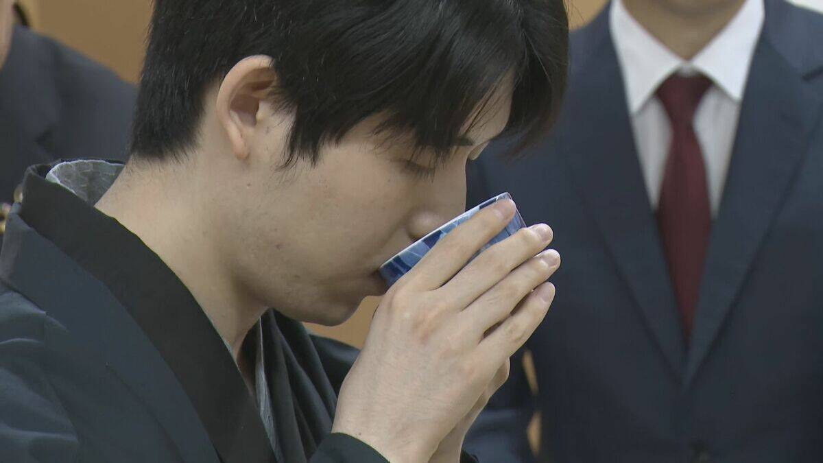 藤井聡太六冠(24) 6連覇なるか ｢竜王戦｣第2局始まる 服部慎一郎七段(27)が挑む 棋聖戦のリベンジ…  23日午後決着見込み 静岡･三島市