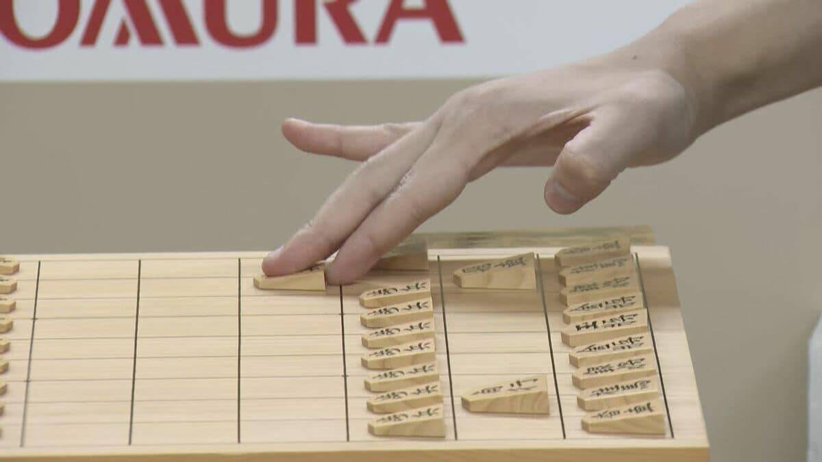 藤井聡太六冠(24) 6連覇なるか ｢竜王戦｣第2局始まる 服部慎一郎七段(27)が挑む 棋聖戦のリベンジ…  23日午後決着見込み 静岡･三島市