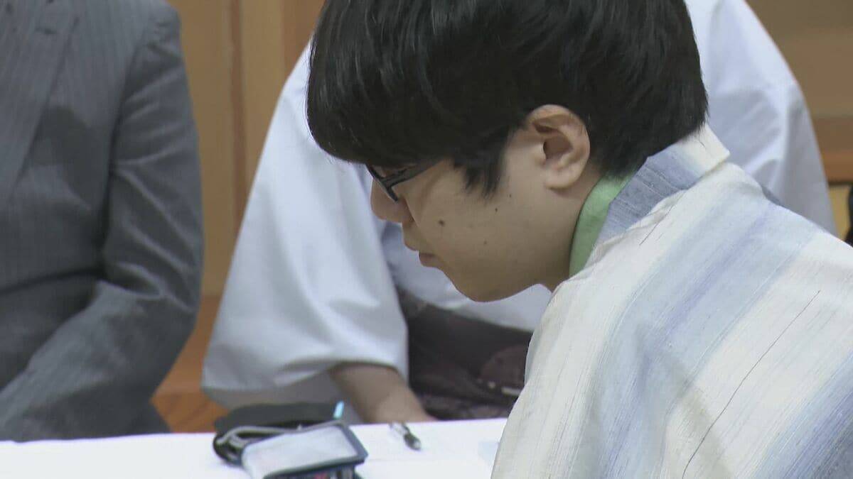 藤井聡太六冠(24) 6連覇なるか ｢竜王戦｣第2局始まる 服部慎一郎七段(27)が挑む 棋聖戦のリベンジ…  23日午後決着見込み 静岡･三島市