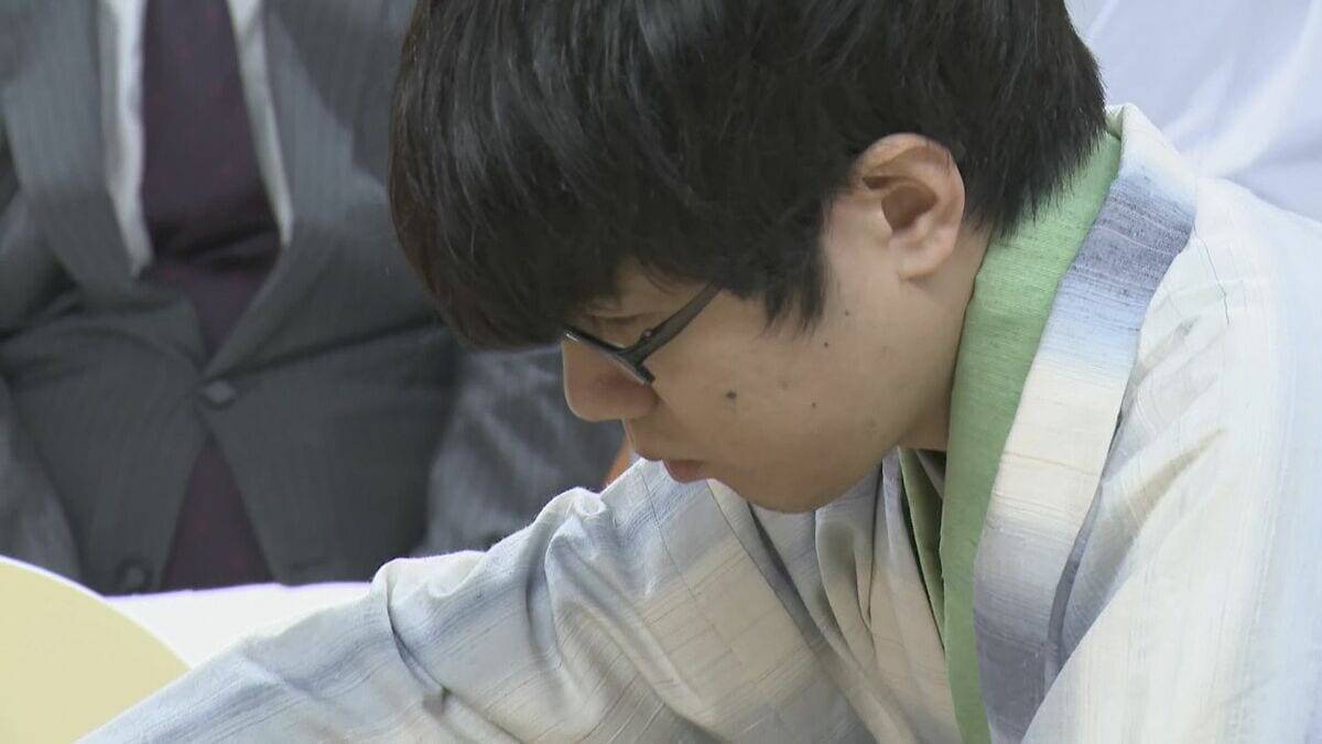 藤井聡太六冠(24) 6連覇なるか ｢竜王戦｣第2局始まる 服部慎一郎七段(27)が挑む 棋聖戦のリベンジ…  23日午後決着見込み 静岡･三島市