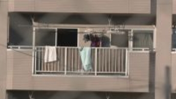 台所付近が特に激しく焼ける… 住宅火災で女性が一時意識不明に ｢2階から煙が出ている｣と通行人から通報