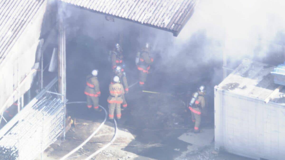 解体業者の倉庫で火事 原因は“もみ殻”か… 従業員のベトナム人実習生(39)を緊急搬送 岐阜･羽島市
