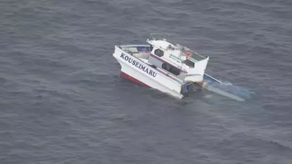 「【速報】貨物船と遊漁船が衝突 13人が海に投げ出される 少なくとも1人心肺停止 8人ケガ 遊漁船は2つに割れて“沈没” 三重･鳥羽市」の画像