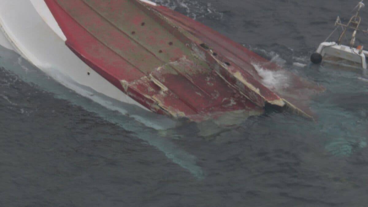 【速報】貨物船と遊漁船が衝突 13人が海に投げ出される 少なくとも1人心肺停止 8人ケガ 遊漁船は2つに割れて“沈没” 三重･鳥羽市