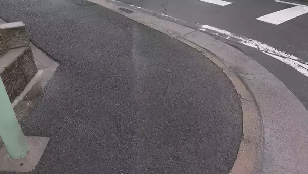 「｢幼稚園バスと自転車の事故｣ 自転車の60代女性がバスに足を挟まれる 園児にケガなし 名古屋･熱田区」の画像