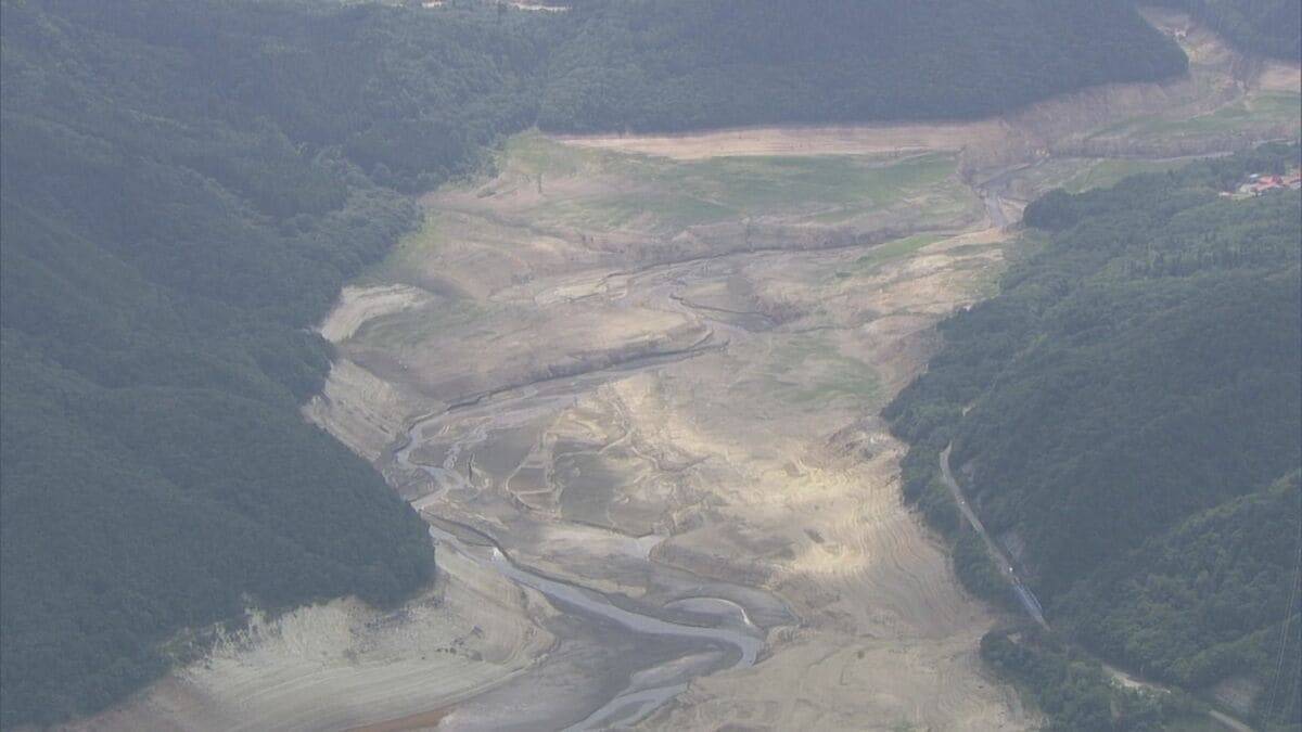 ダム底がむき出しに…集落の跡も 岐阜･白川村の御母衣ダム 愛知･豊川用水では再び水道･農業･工業用水で5%の節水 解除から4か月も待たずに