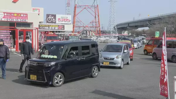 灯油にガソリン混入か 販売したガソリンスタンドに長蛇の列… 警察と消防が立ち入り調査 購入した客のポリタンクの中身を確認 岐阜･大垣市