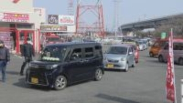 灯油にガソリン混入か 販売したガソリンスタンドに長蛇の列… 警察と消防が立ち入り調査 購入した客のポリタンクの中身を確認 岐阜･大垣市