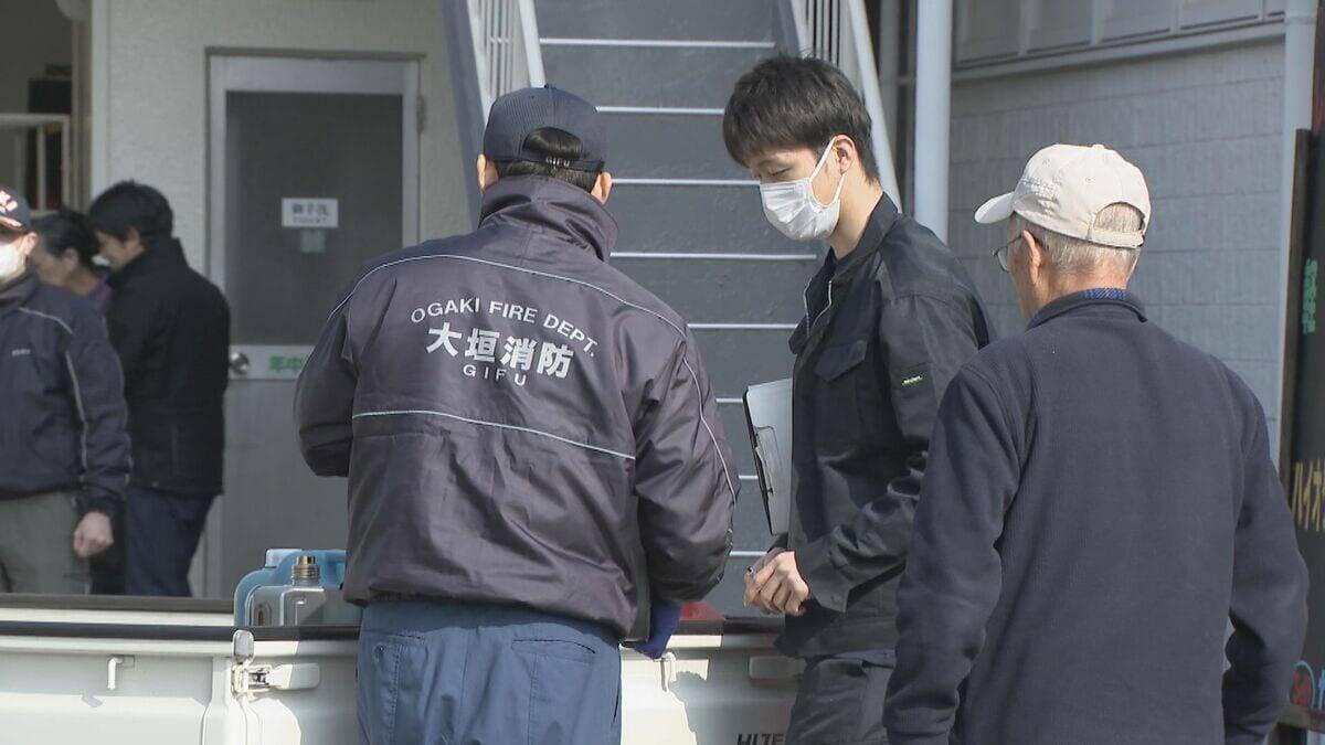 灯油にガソリン混入か 販売したガソリンスタンドに長蛇の列… 警察と消防が立ち入り調査 購入した客のポリタンクの中身を確認 岐阜･大垣市