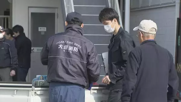 「灯油にガソリン混入か 販売したガソリンスタンドに長蛇の列… 警察と消防が立ち入り調査 購入した客のポリタンクの中身を確認 岐阜･大垣市」の画像