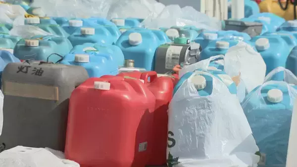 「灯油にガソリン混入か 販売したガソリンスタンドに長蛇の列… 警察と消防が立ち入り調査 購入した客のポリタンクの中身を確認 岐阜･大垣市」の画像