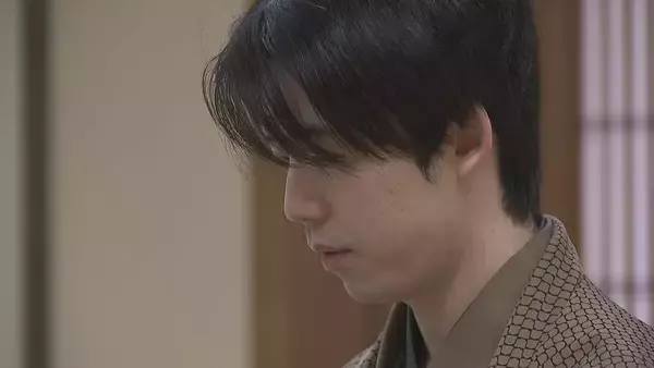 「王将戦七番勝負第２局　熱戦の末に藤井六冠がシリーズ初白星　1勝1敗で第３局へ」の画像