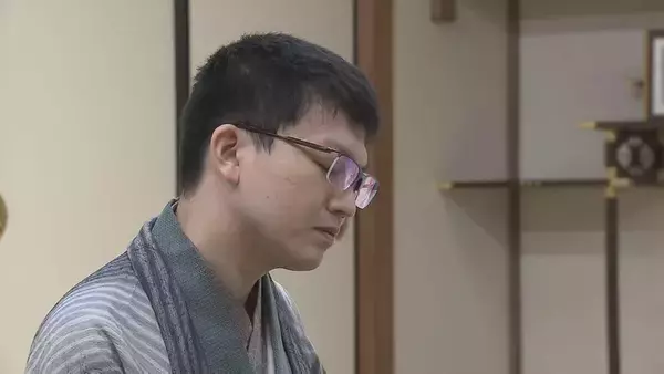 「王将戦七番勝負第２局　熱戦の末に藤井六冠がシリーズ初白星　1勝1敗で第３局へ」の画像