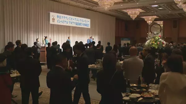 4月30日～5月3日の4日間で熱戦　第66回中日クラウンズを前にオープニングセレモニー　去年の王者・浅地洋佑プロから王冠トロフィーが返還