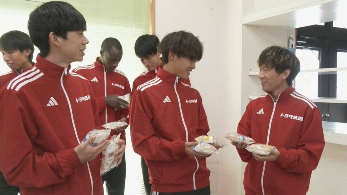 「パンをエネルギーに変えて頑張っていきたい」トヨタ紡織陸上部に“パン100個”で山崎製パンがエール 元日のニューイヤー駅伝に向け　
