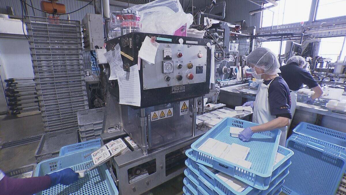 豆腐のパックが値上がり･入手も困難に… 苦渋の決断で｢20円値上げ｣へ ナフサ不足で“前代未聞”の事態に