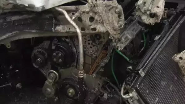 「大型トレーラーと正面衝突 乗用車を運転していた33歳男性が全身を強く打って死亡 乗用車が車線はみ出したか」の画像