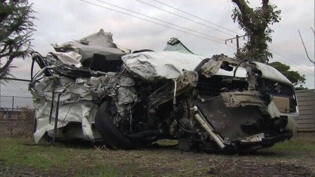 大型トレーラーと正面衝突 乗用車を運転していた33歳男性が全身を強く打って死亡 乗用車が車線はみ出したか