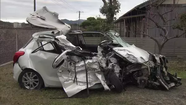 「大型トレーラーと正面衝突 乗用車を運転していた33歳男性が全身を強く打って死亡 乗用車が車線はみ出したか」の画像