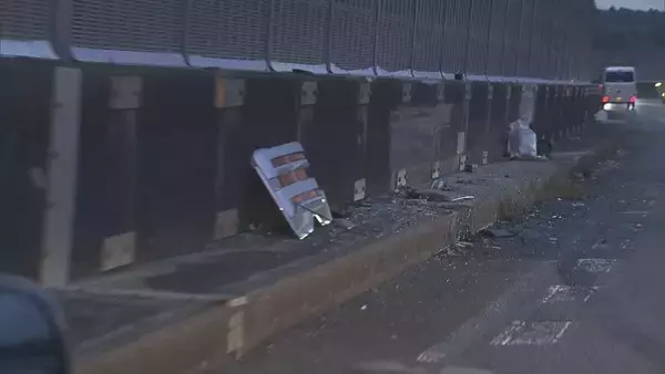 「大型トレーラーと正面衝突 乗用車を運転していた33歳男性が全身を強く打って死亡 乗用車が車線はみ出したか」の画像