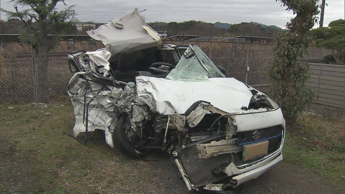 大型トレーラーと正面衝突 乗用車を運転していた33歳男性が全身を強く打って死亡 乗用車が車線はみ出したか