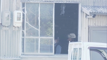 「屋根から白煙があがっている」と119番通報 自宅に隣接する倉庫で火事 持ち主の64歳男性が死亡 岐阜・笠松町